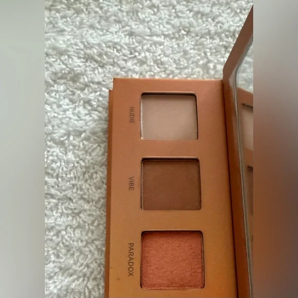 Urban Decay LightBeam Palette BNIB. - Picture 3 of 6